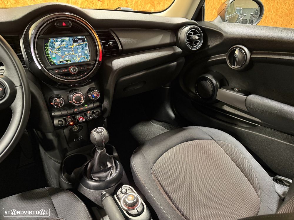 MINI 3 Portas One D - 12