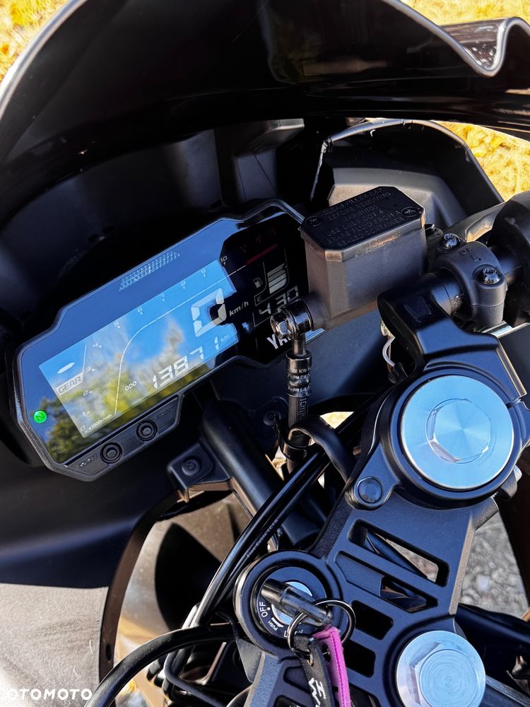 Yamaha YZF - 6