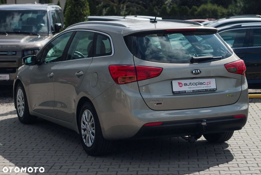 Kia Ceed 1.6 GDI Dream Team Edition - 4