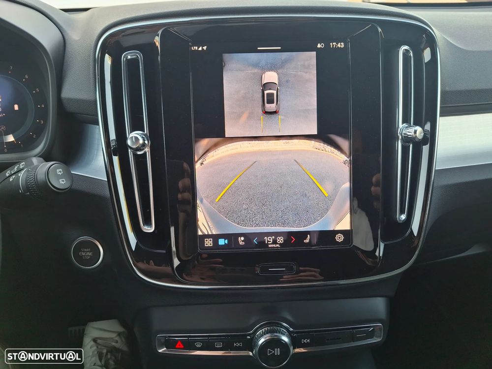 Volvo XC 40 2.0 B3 Black Edition - 30
