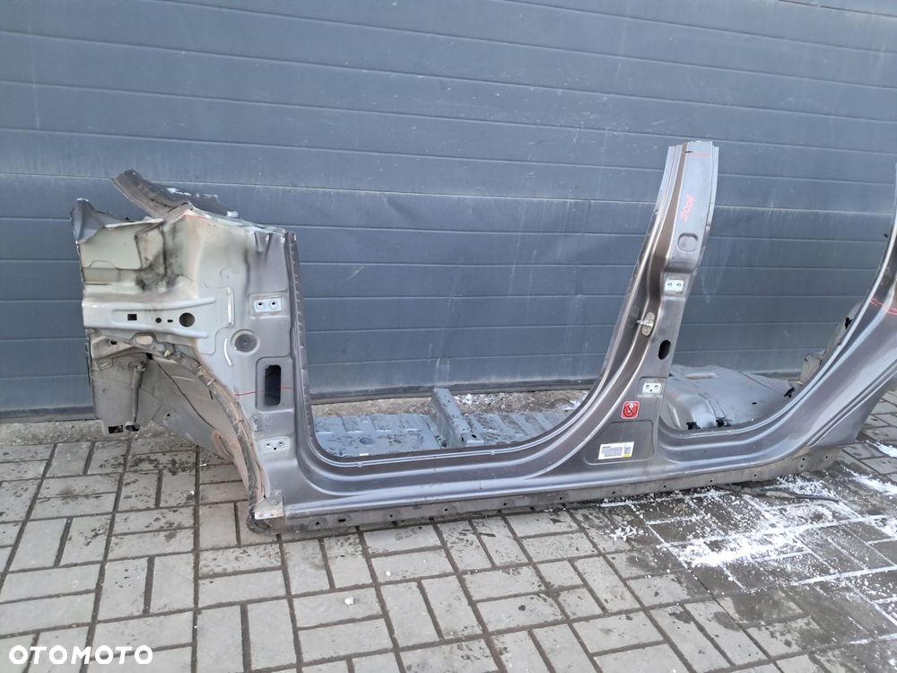 peugeot 2008 i próg lewy długi cały - 2