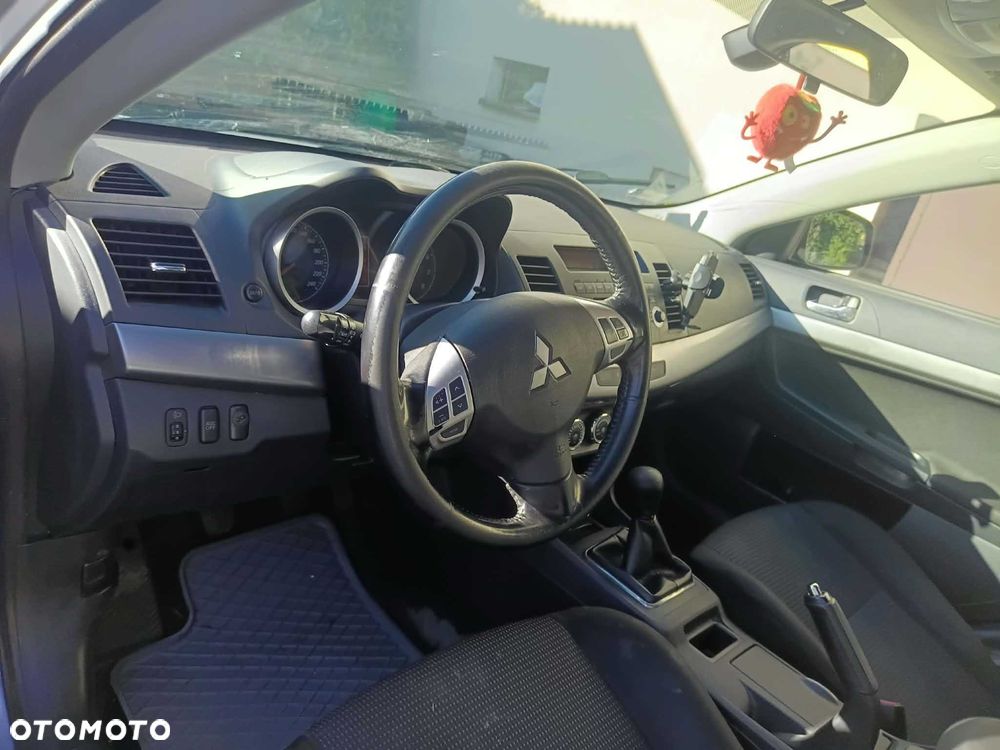 Mitsubishi Lancer - 7