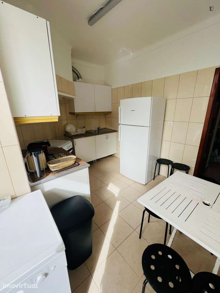 Quarto - localizado em Trafaria Lisbon - Grande imagem: 5/9