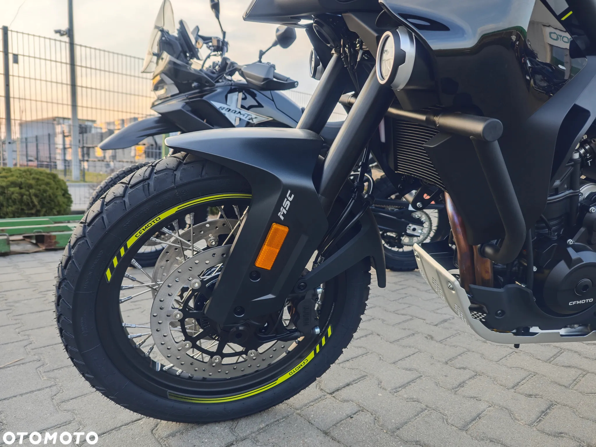CFMoto MT - 16