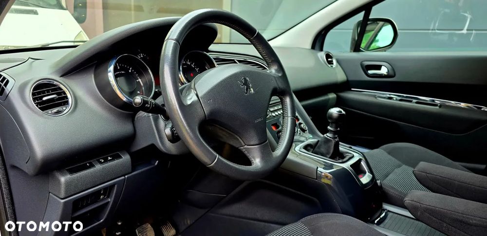 Peugeot 5008 1.6 HDi Family 7os - 24