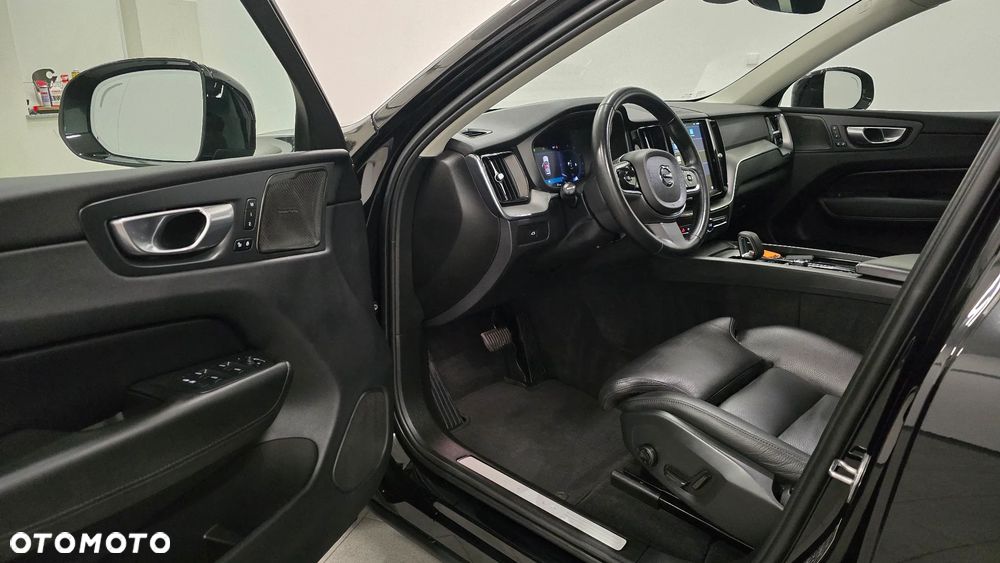Volvo XC 60 B4 D Plus Dark - 5