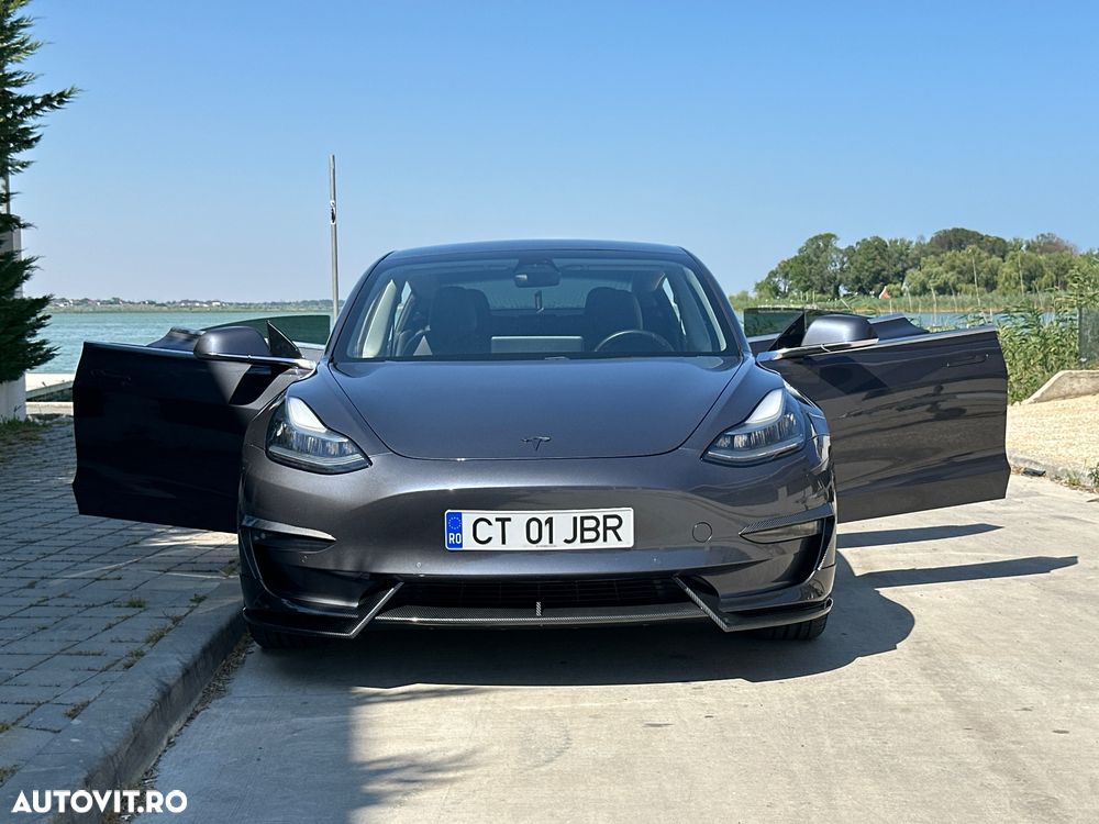 Tesla Model 3 - 32