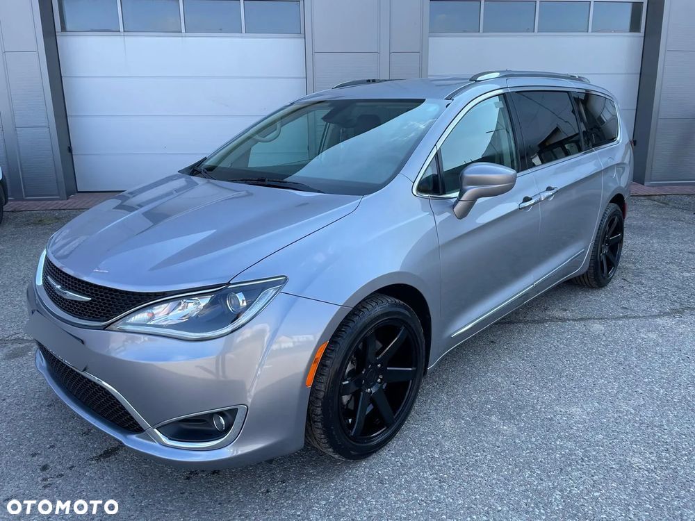 Chrysler Pacifica - 1