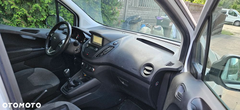 Ford Courier - 12