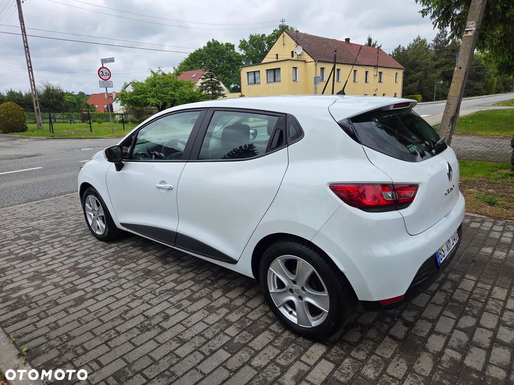 Renault Clio 1.2 16V 75 Collection - 9