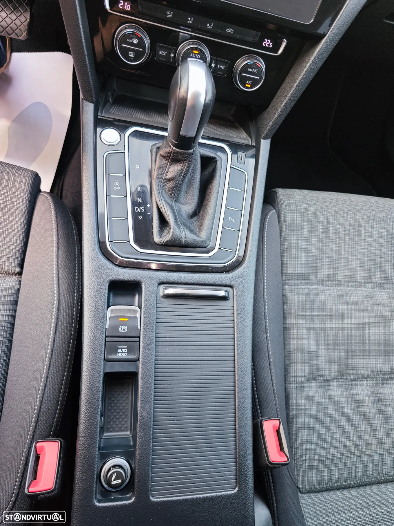 VW Passat Variant 2.0 TDi Business DSG - 22