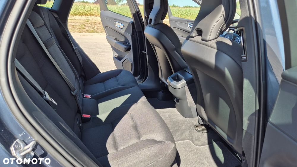 Volvo XC 60 D4 Momentum Pro - 19