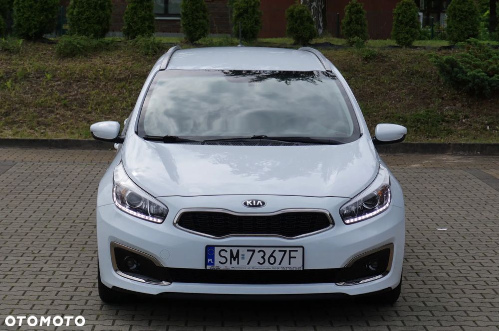Kia Ceed 1.6 GDI Dream Team Edition - 4