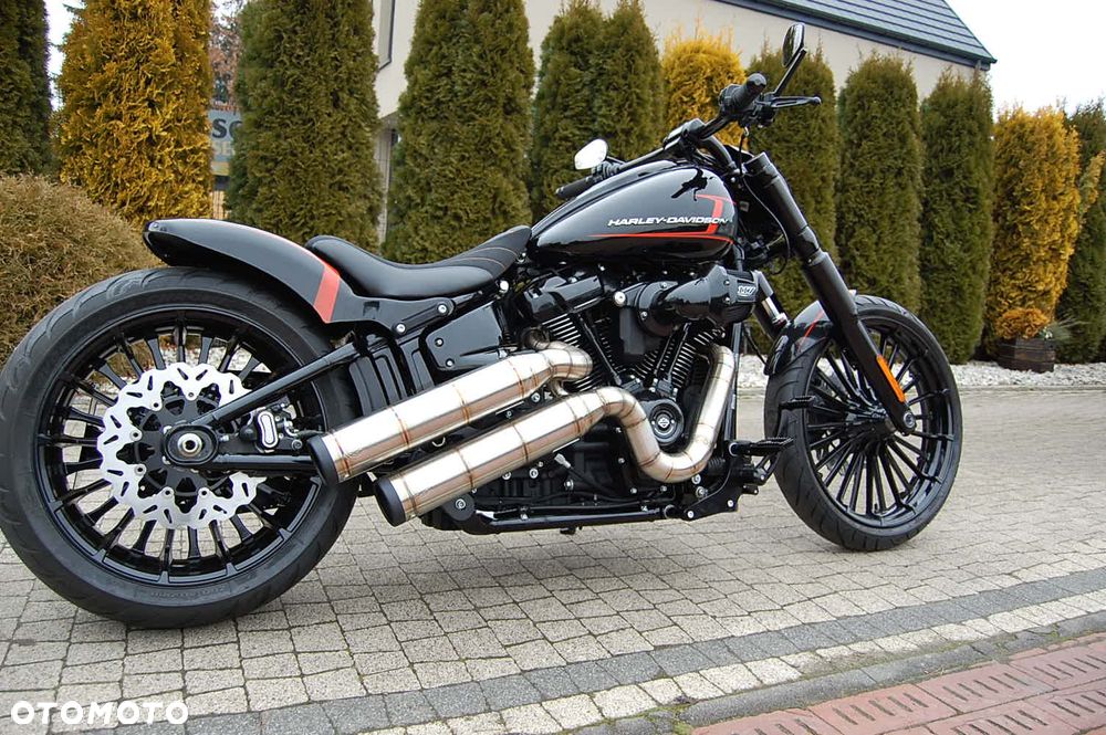 Harley-Davidson Softail Breakout - 25
