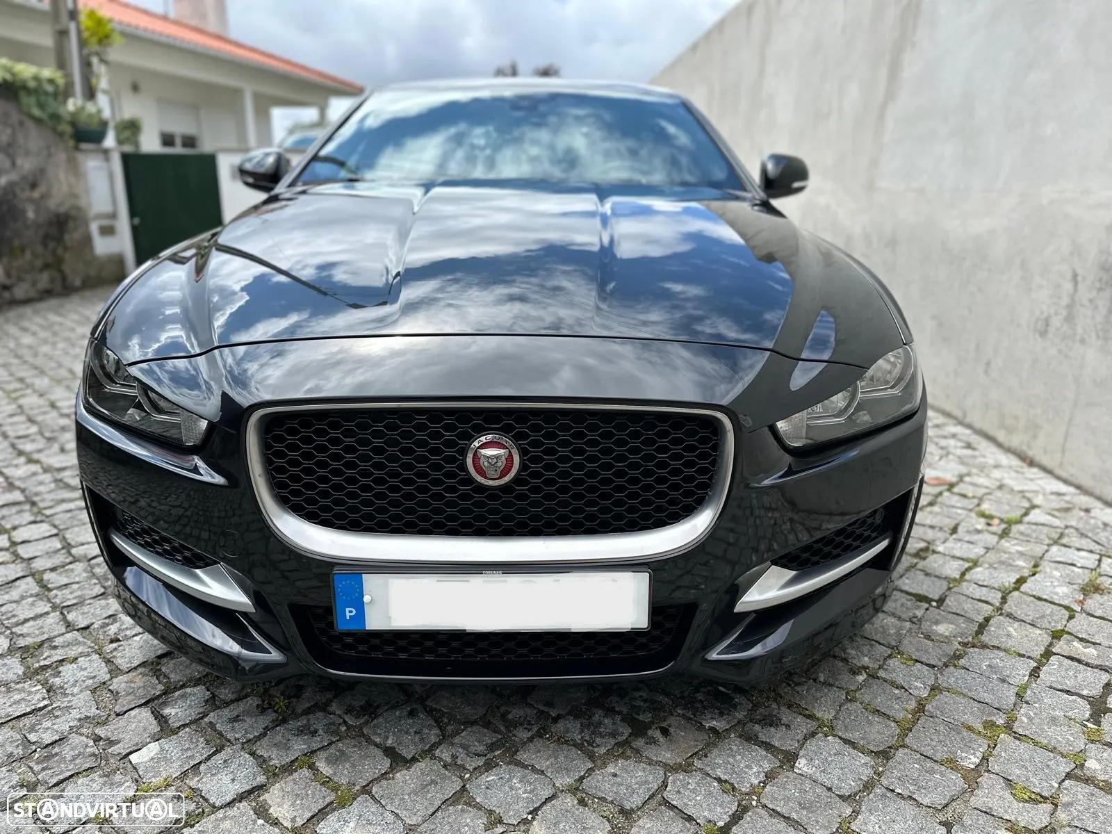 Jaguar XE 2.0 D R-Sport - 4