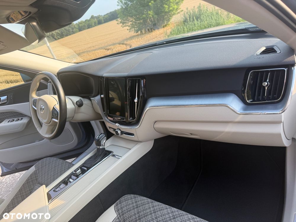 Volvo XC 60 D4 AWD Geartronic Momentum - 11