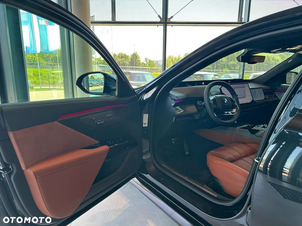 BMW Seria 7 - 16