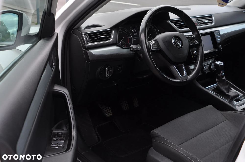 Skoda Superb 2.0 TDI Premium Edition - 2