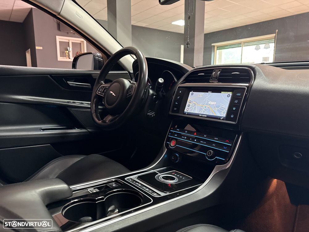 Jaguar XE 2.0 D Portfolio Aut. - 14
