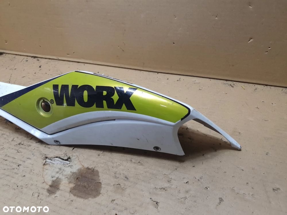 Suzuki GSX-R 750 (K8 K9 L0) Zadupek lewy owiewka 47211-37h - 6