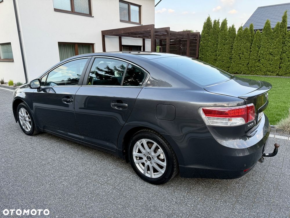 Toyota Avensis 1.8 Comfort - 10