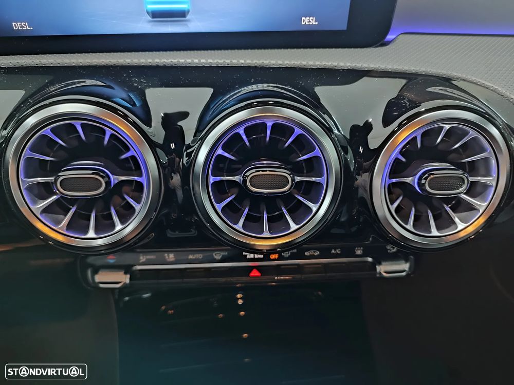 Mercedes-Benz A 250 Limousine e AMG Line - 24