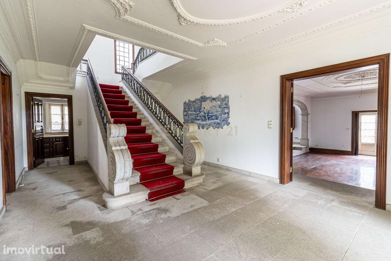 Moradia independente T7 com piscina em Abade do Neiva inserida num lot - Grande imagem: 2/31