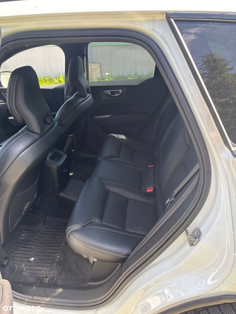 Volvo XC 60 T8 AWD Plug-In Hybrid R-Design - 26