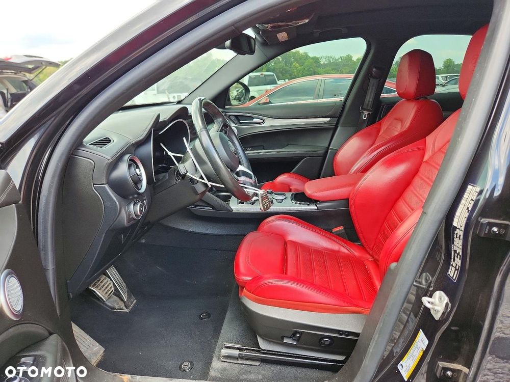 Alfa Romeo Stelvio 2.0 Turbo 16V AT8-Q4 Veloce Ti - 8