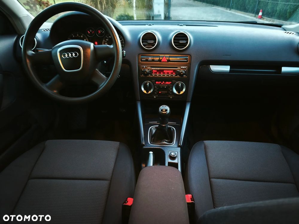 Audi A3 Sportback 1.6 Attraction - 29