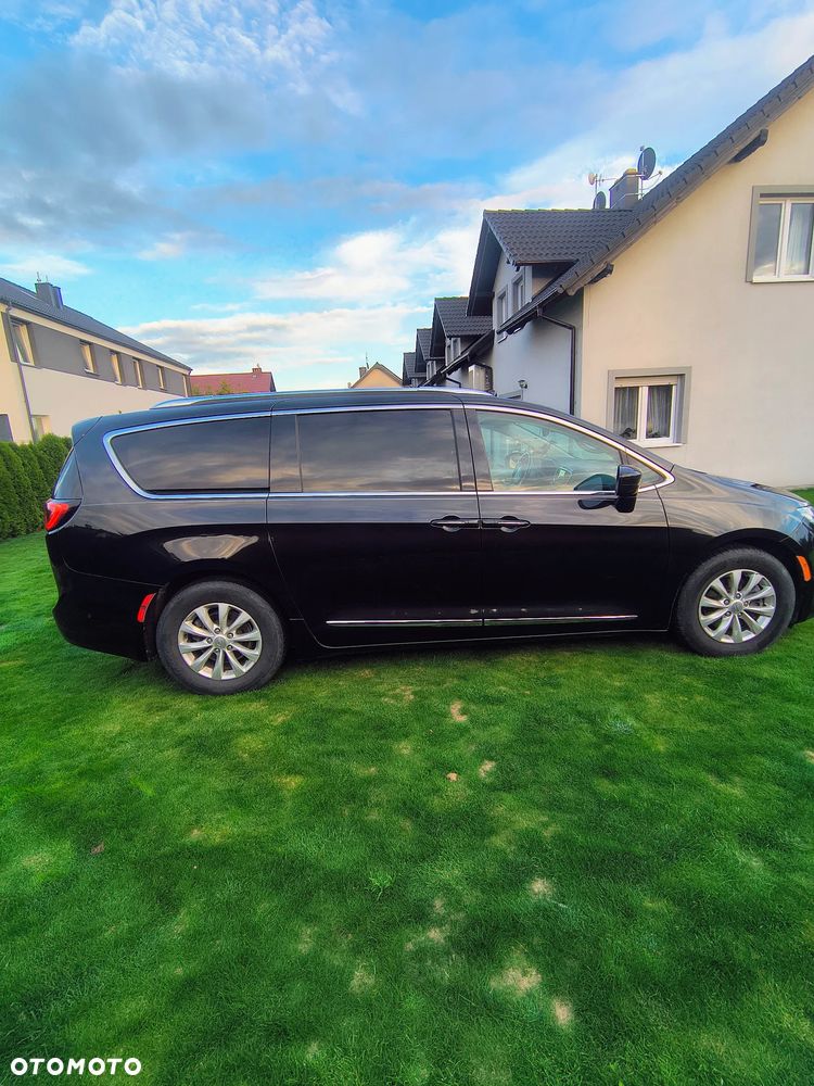Chrysler Pacifica - 8