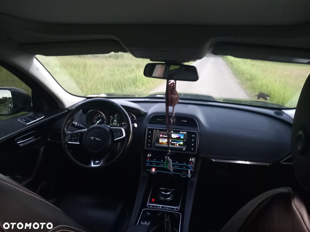 Jaguar F-Pace 2.0 i4D AWD R-Sport - 8