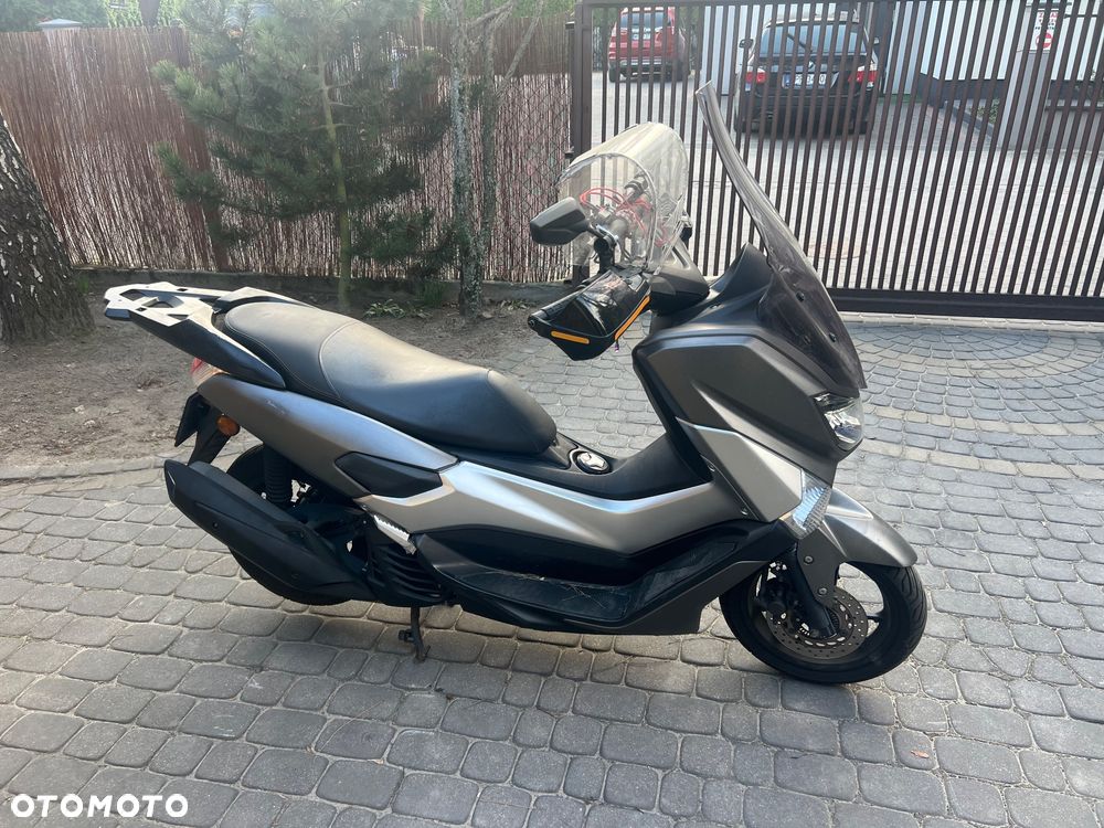 Yamaha NMAX - 10