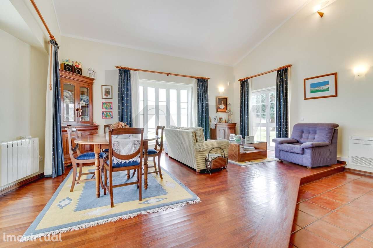 Moradia T5 Independente, com  jardim, piscina coberta e garagem - Grande imagem: 4/59