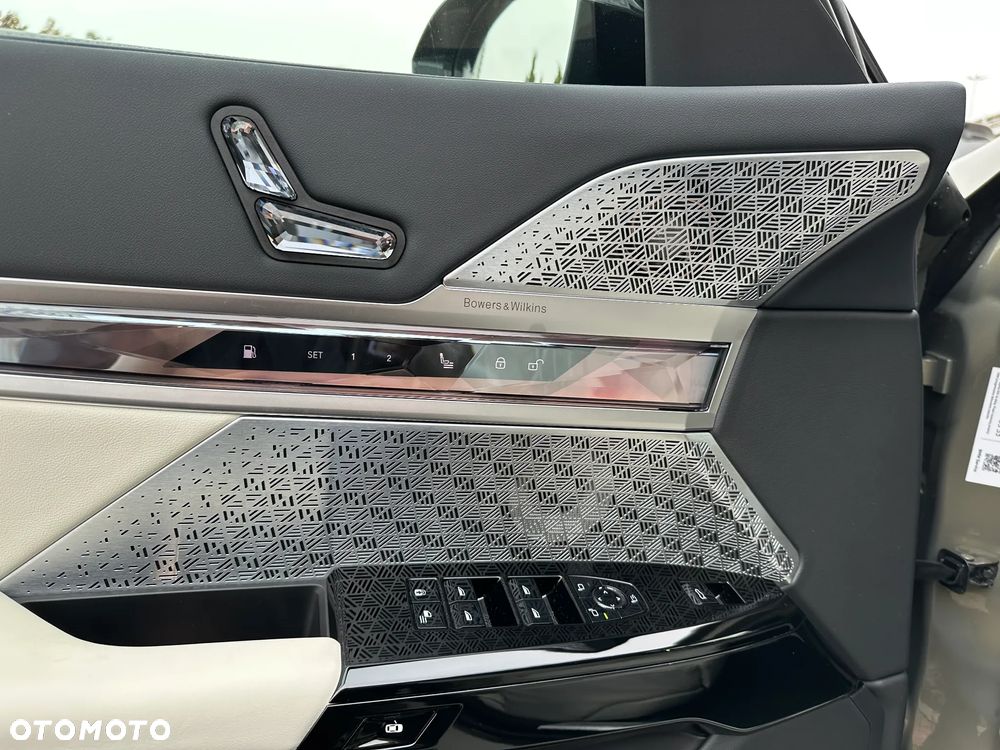 BMW Seria 7 M760e PHEV xDrive sport - 12