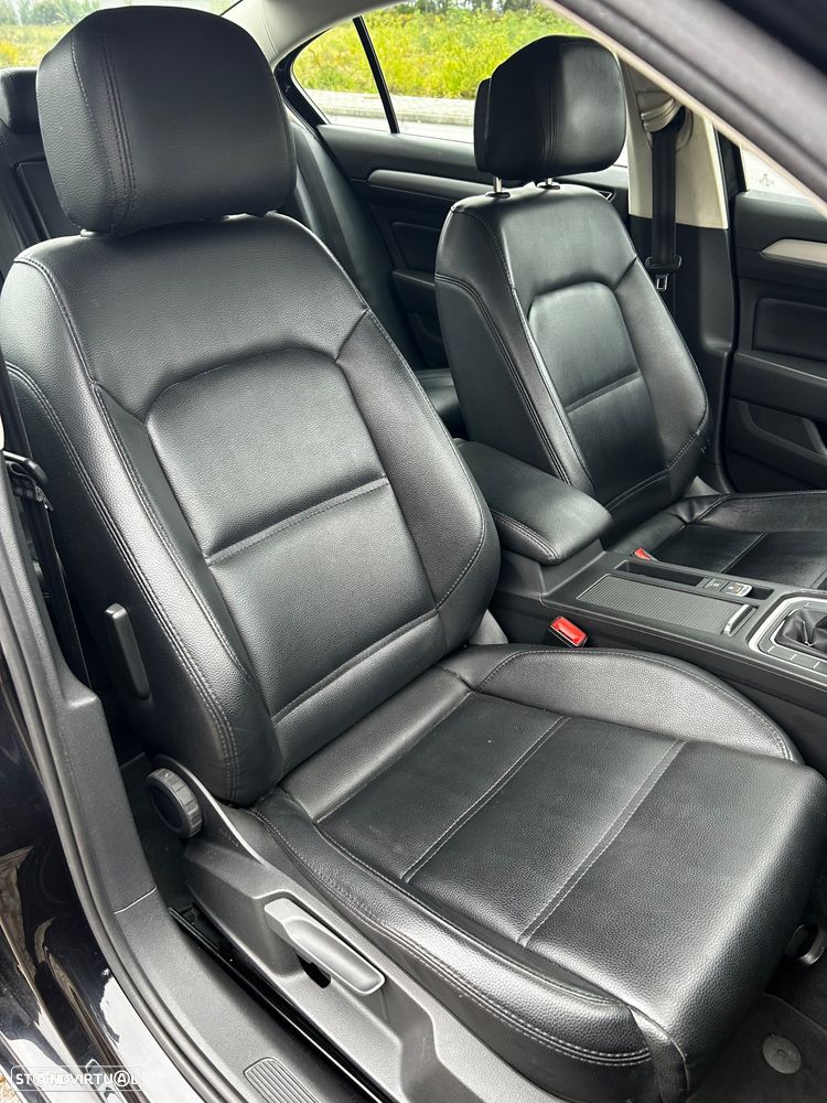 VW Passat 2.0 TDI Confortline - 9