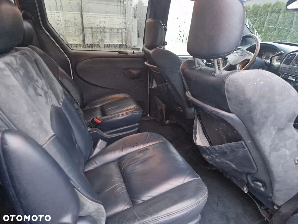 Chrysler Town & Country 3.8 - 10