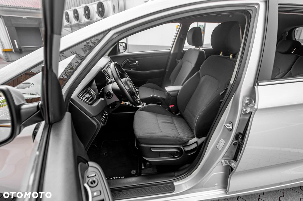 Kia Carens - 22