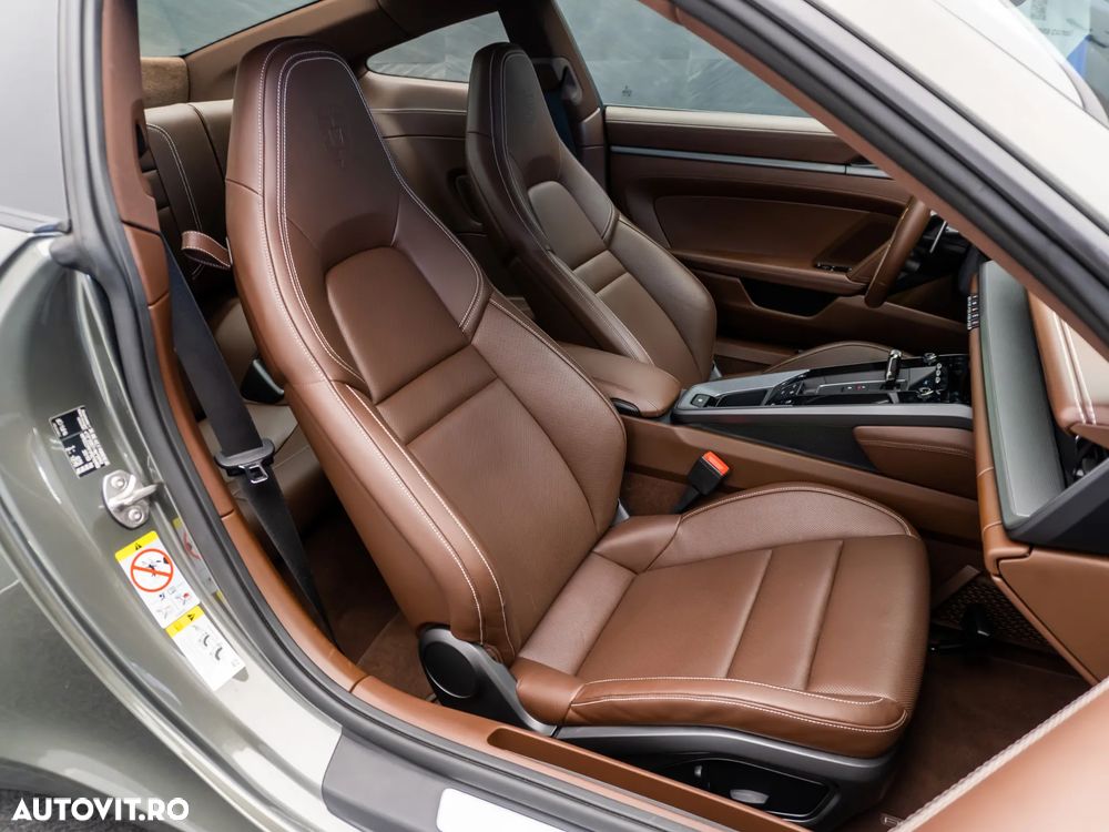 Porsche 911 Carrera 4S - 8