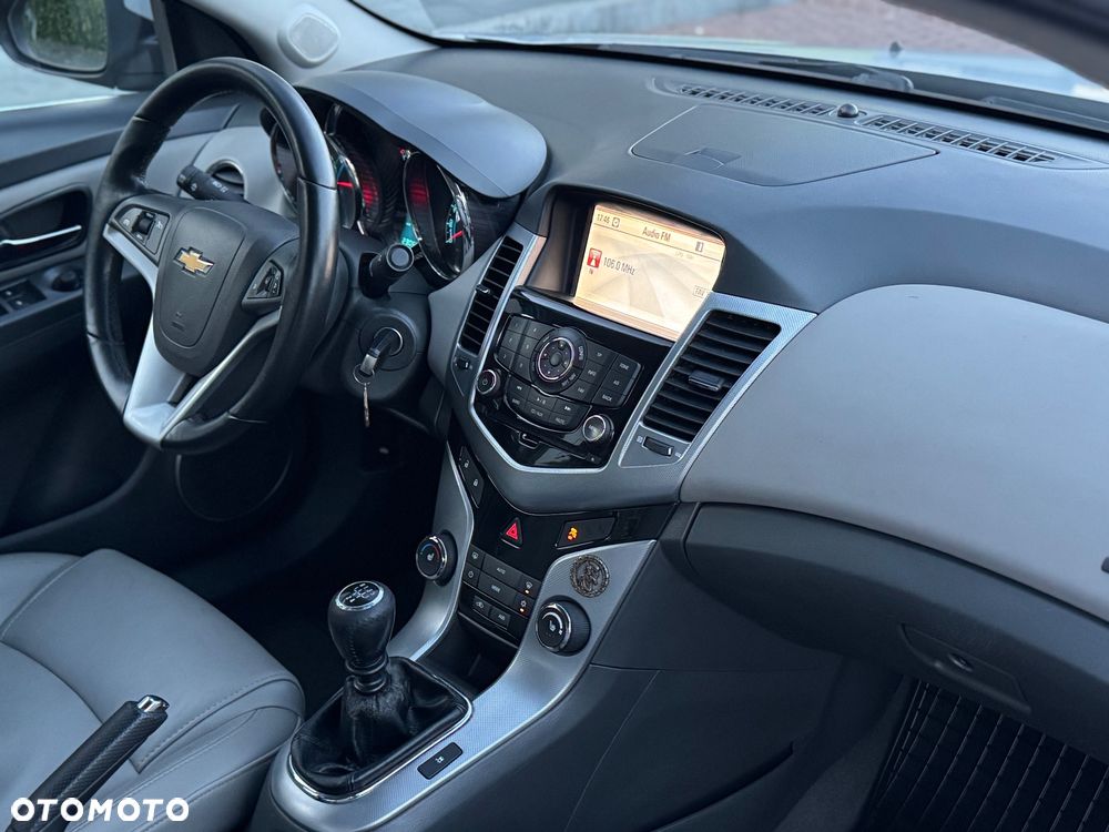Chevrolet Cruze 1.8 LT+ - 9
