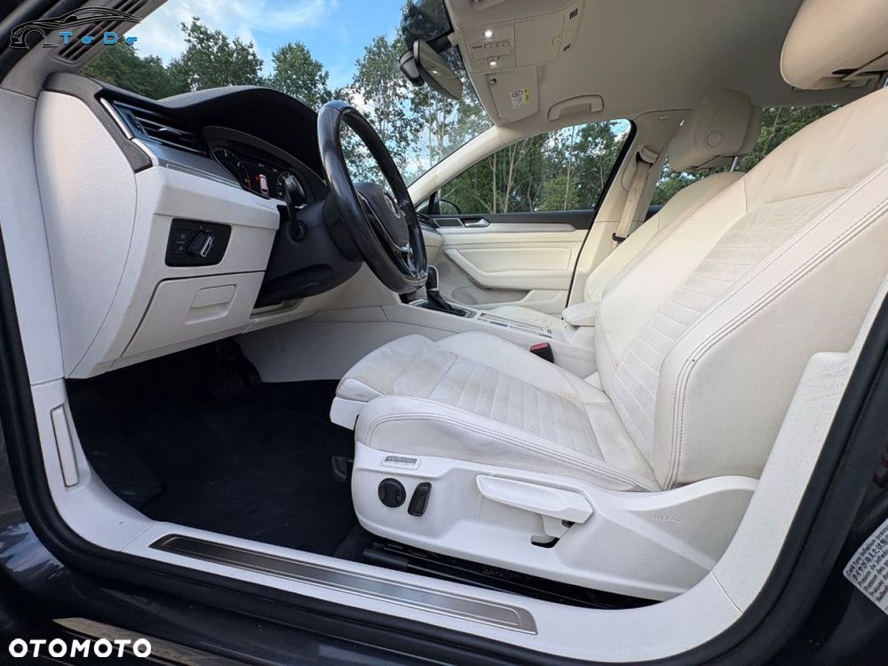 Volkswagen Passat Variant 2.0 TDI SCR 4Motion DSG Highline - 24