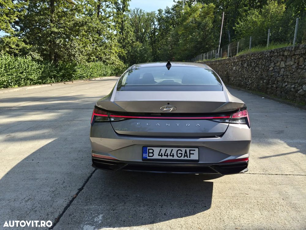 Hyundai Elantra 1.6 l 123 CP CVT Highway - 19