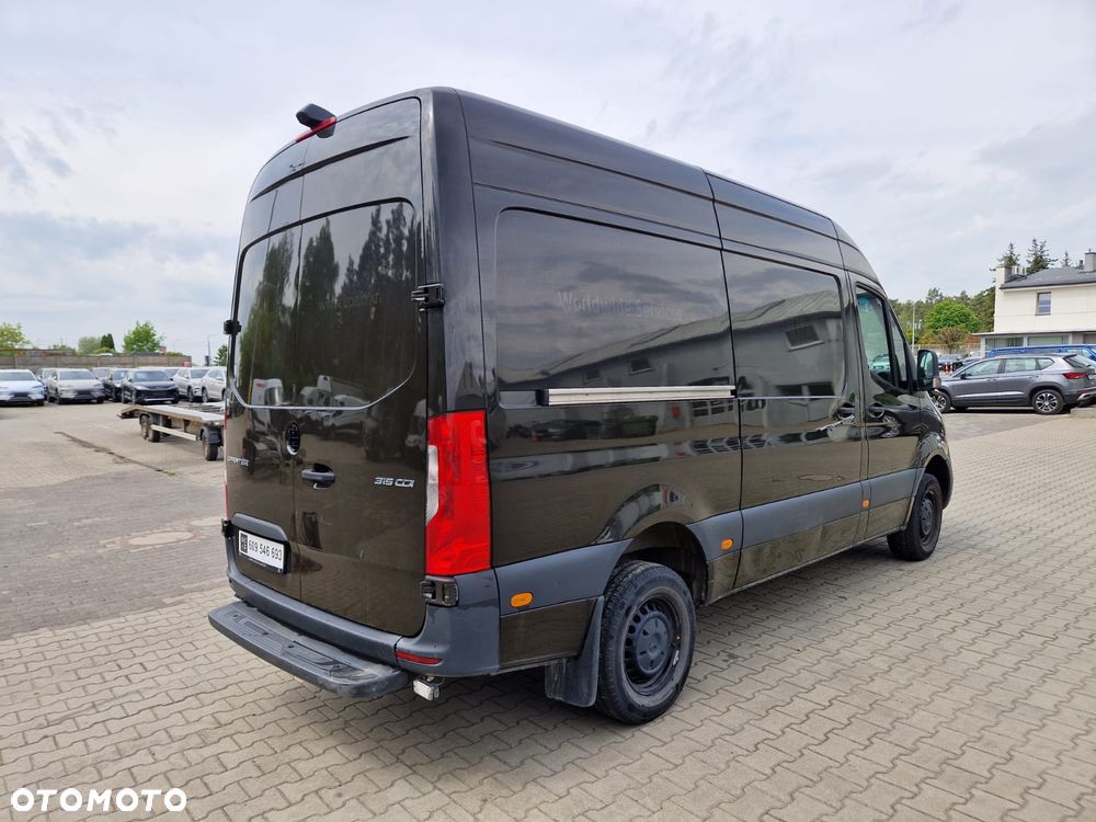 Mercedes-Benz Sprinter - 1