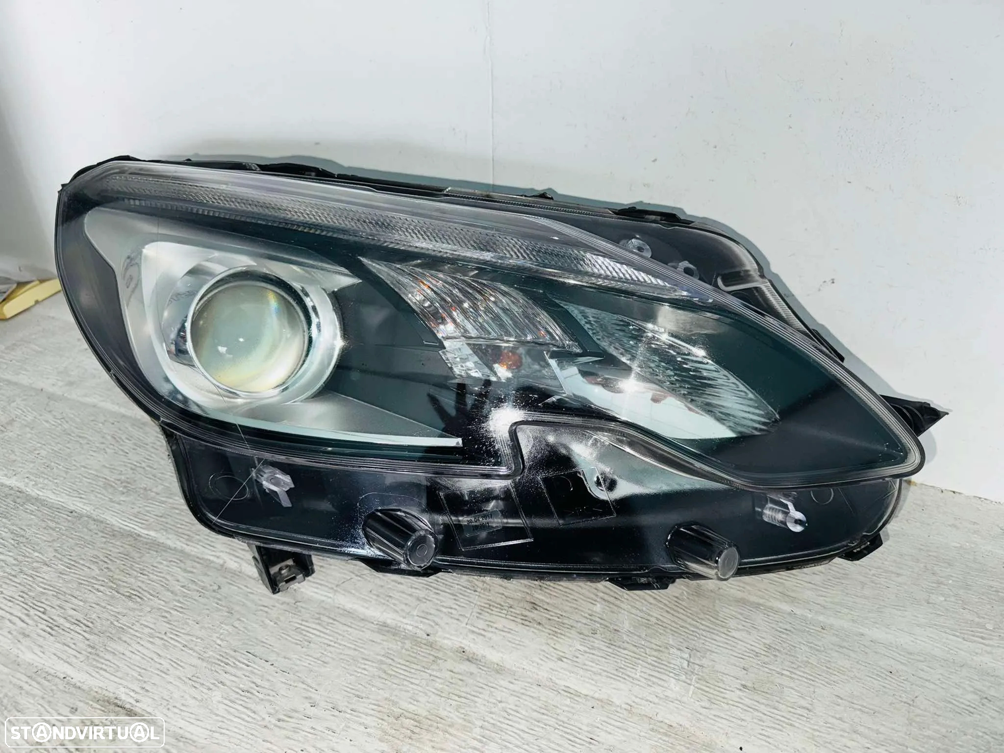 Farol Direito Peugeot 2008 (Led) - 2016 / 2019 - 2