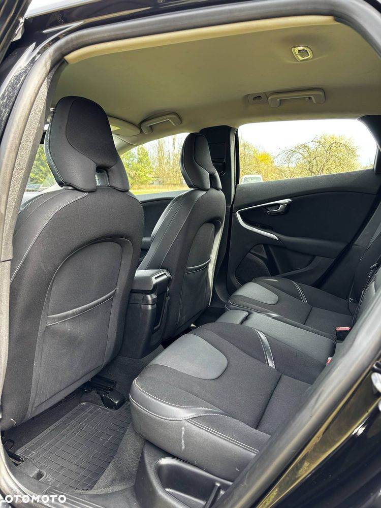 Volvo V40 D4 Momentum - 17