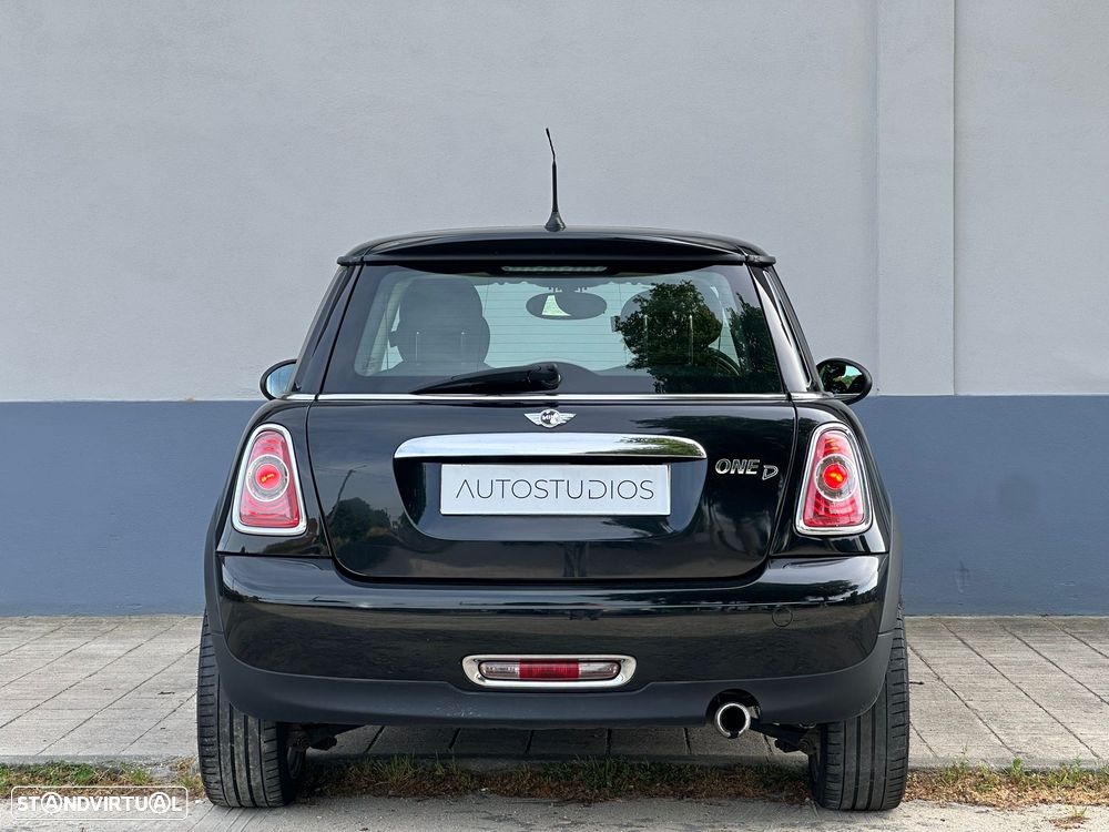 MINI 3 Portas One D - 18
