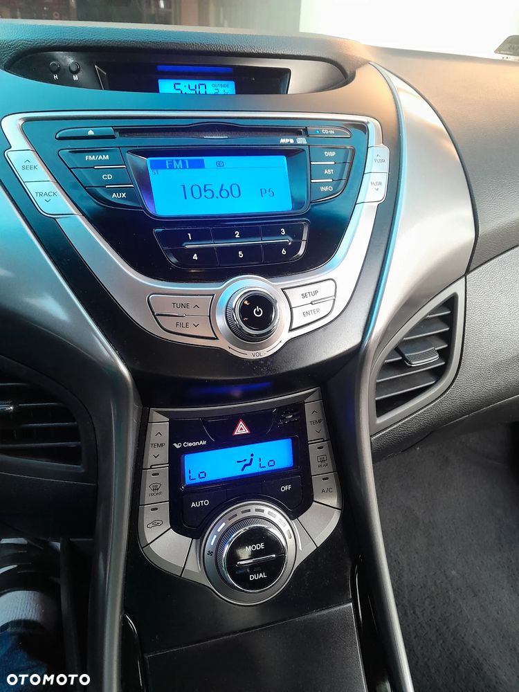 Hyundai Elantra 1.6 Comfort - 10