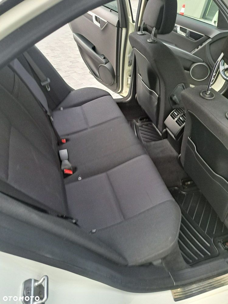 Mercedes-Benz Klasa C 180 BlueEFFICIENCY 7G-TRONIC - 18