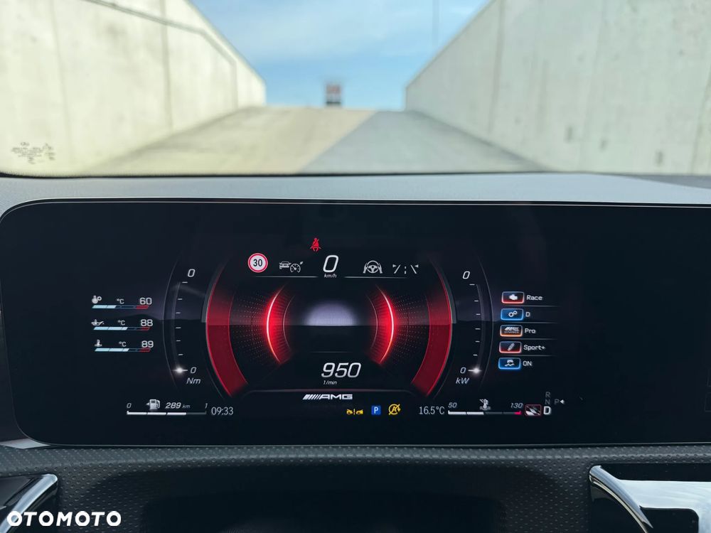 Mercedes-Benz CLA AMG 45 S 4-Matic+ 8G-DCT - 32