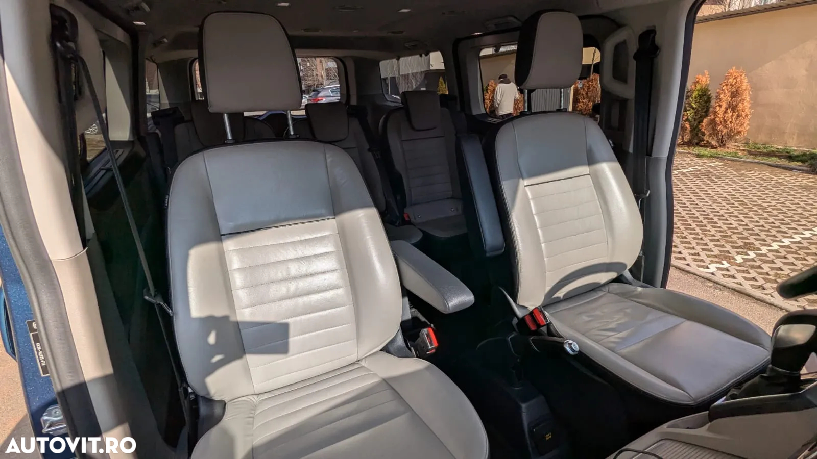 Ford Tourneo Custom Bus 320 2.0 EcoBlue 185 CP L2H1 Titanium X Aut. - 12